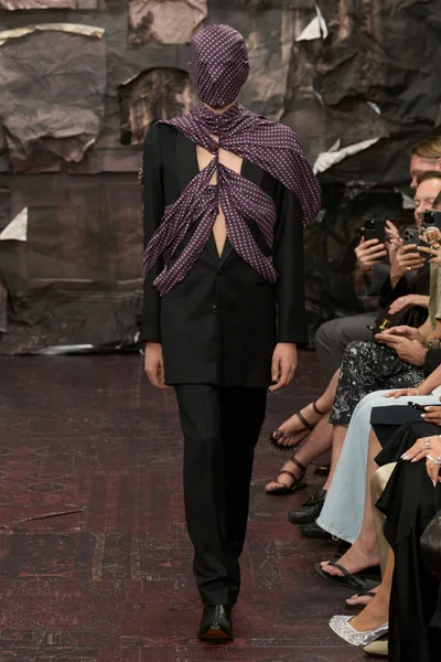 Look 48